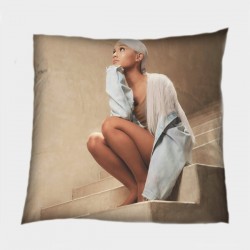Pernă decorativă cu Ariana Grande