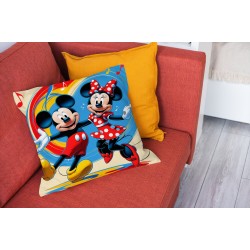 Perna deco Mickey Mouse with his iconic red shorts